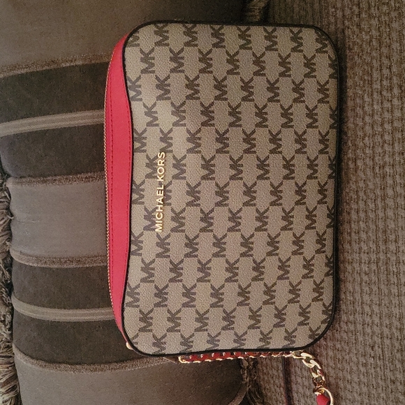 Michael Kors Handbags - Michael Kors cross body
